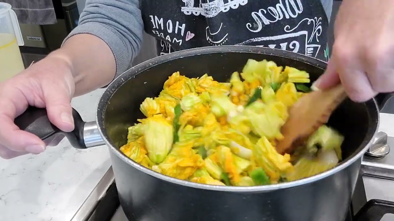 Crema de flor de calabaza #crema #flordecalabaza #elotes  #rápido