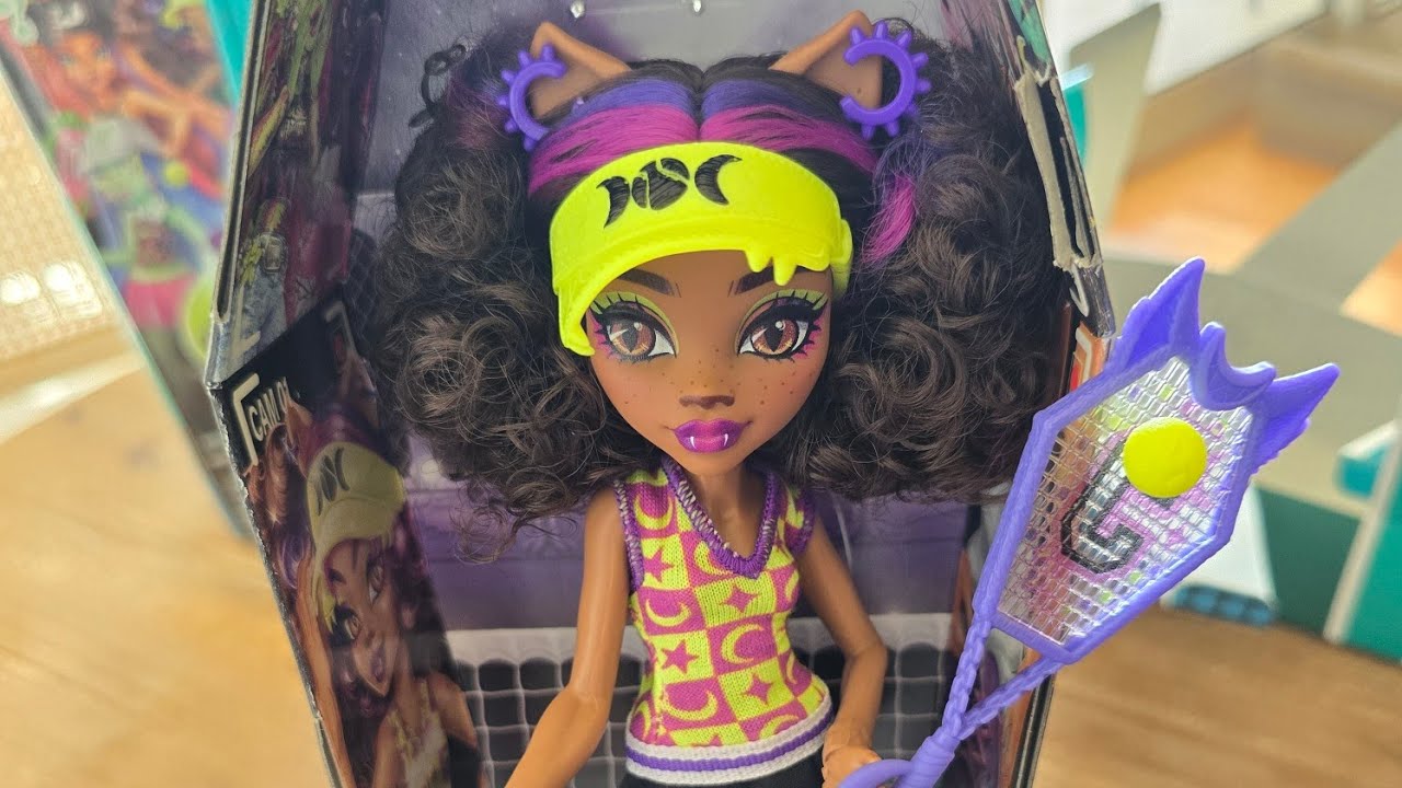 Monster High Buried Secrets Wave 4 Courtside Fang Out Doll Clawdeen