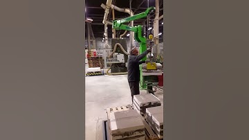 Intelligent lift assist device for handling boxes