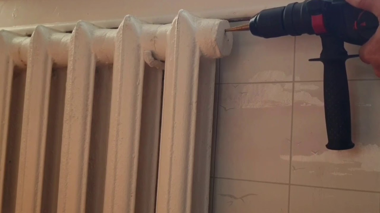 Удаление пробки из чугунного радиатора в частном доме. Для ...