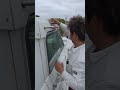 ヒカル社長ボートの水アカをとる‼️