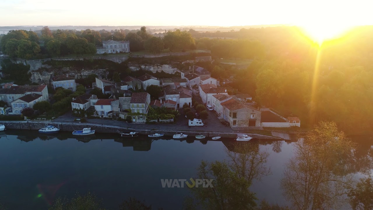 Taillebourg au levé du jour