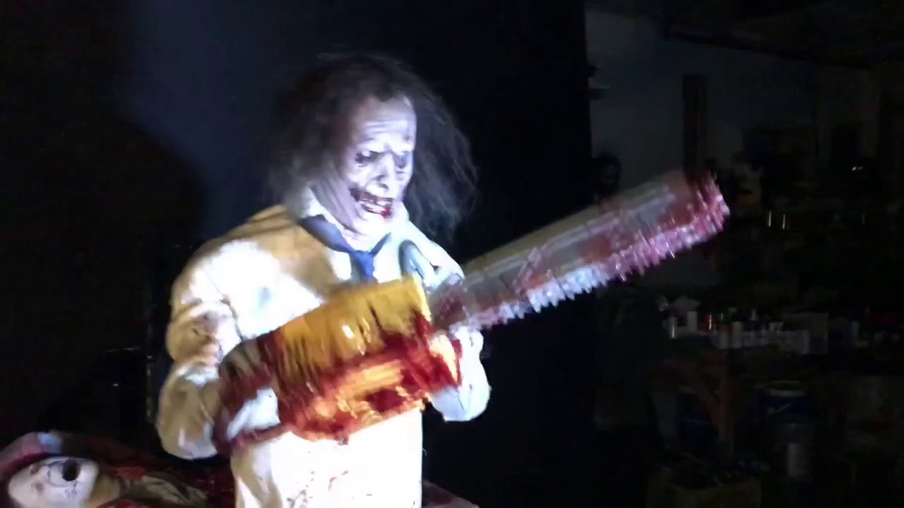 LCL1127 Leatherface Chainsaw Lunger PoisonProps.com