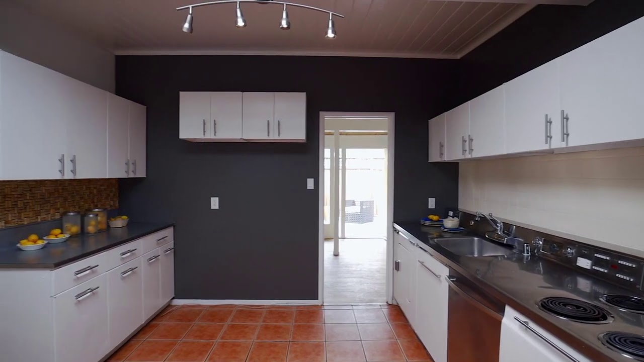 1285 Lynwood Drive, Novato   Presented by  Enrica Price