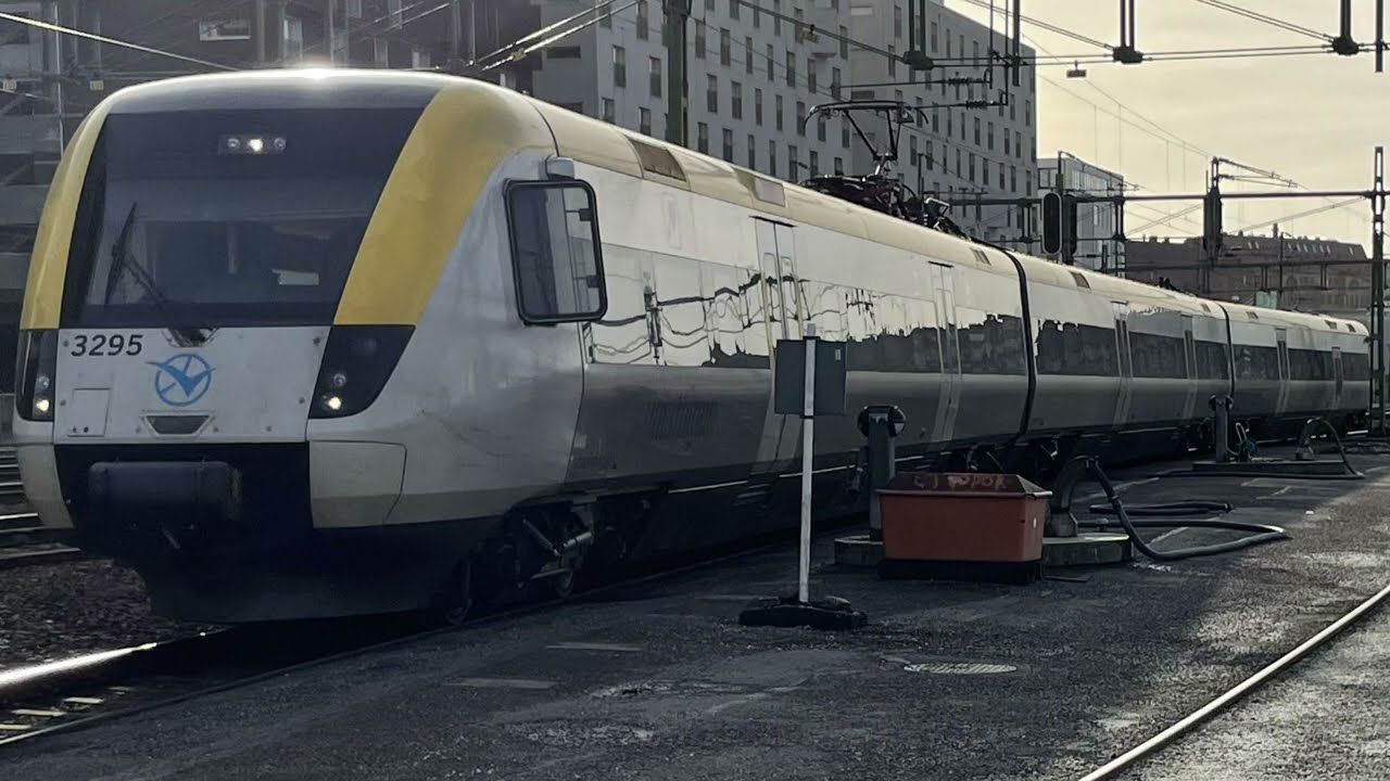 Västtåg från Strömstad till Uddevalla - System M