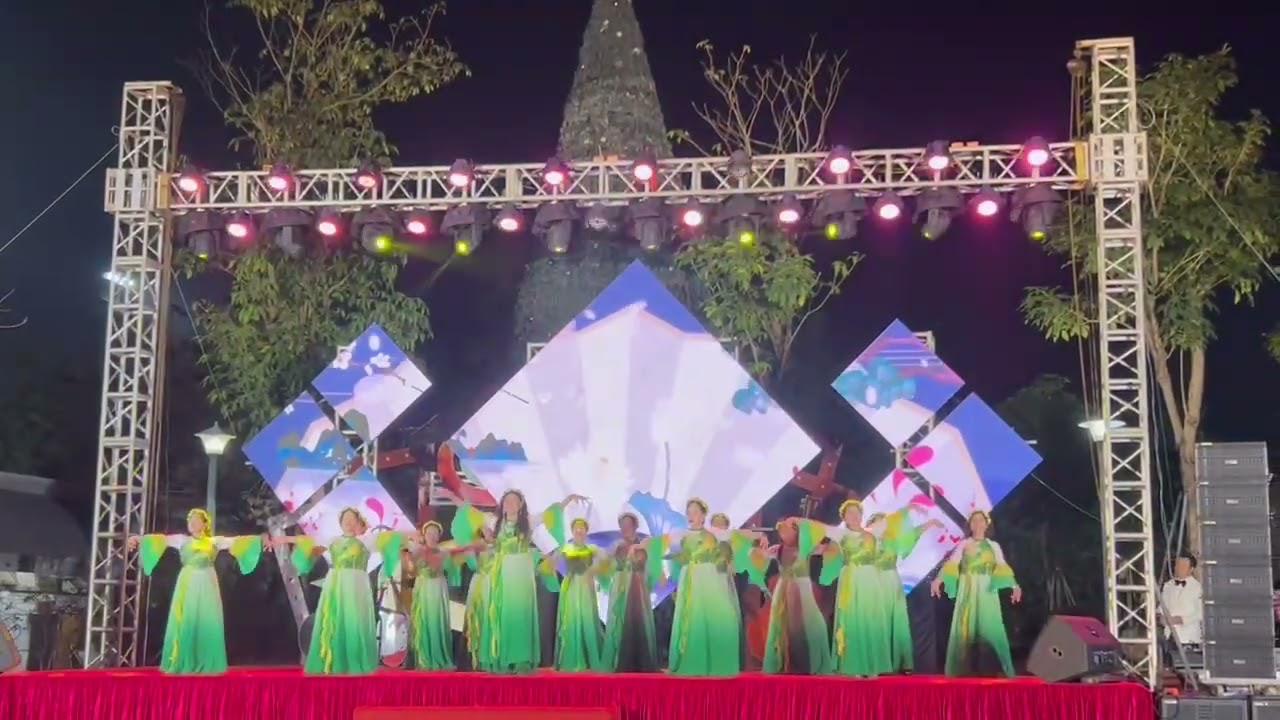 Cô đôi thượng ngàn cau lạc bộ văn miếu 