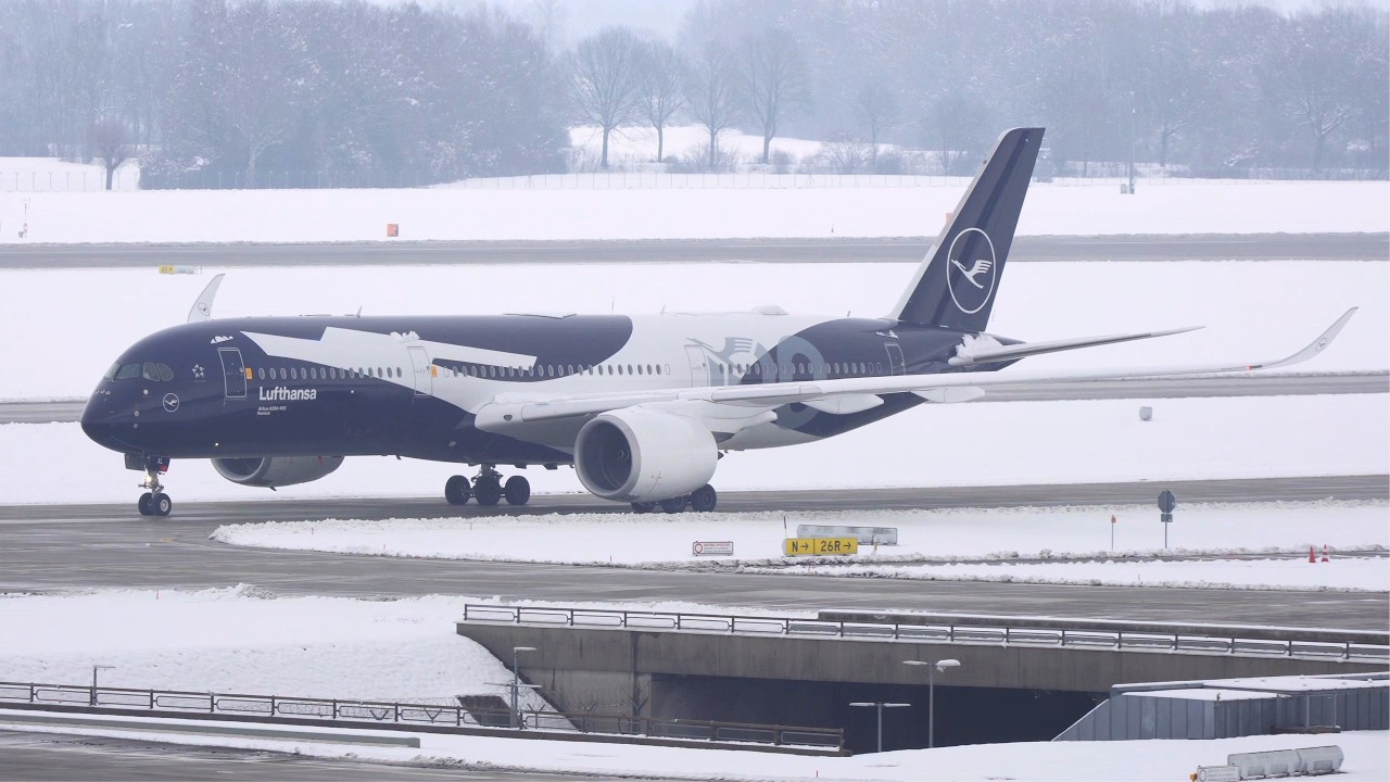 BEST of WINTER WONDERLAND at Munich Airport MUC/EDDM: CLOSE UP Deicing Action, Landings  & Takeoffs