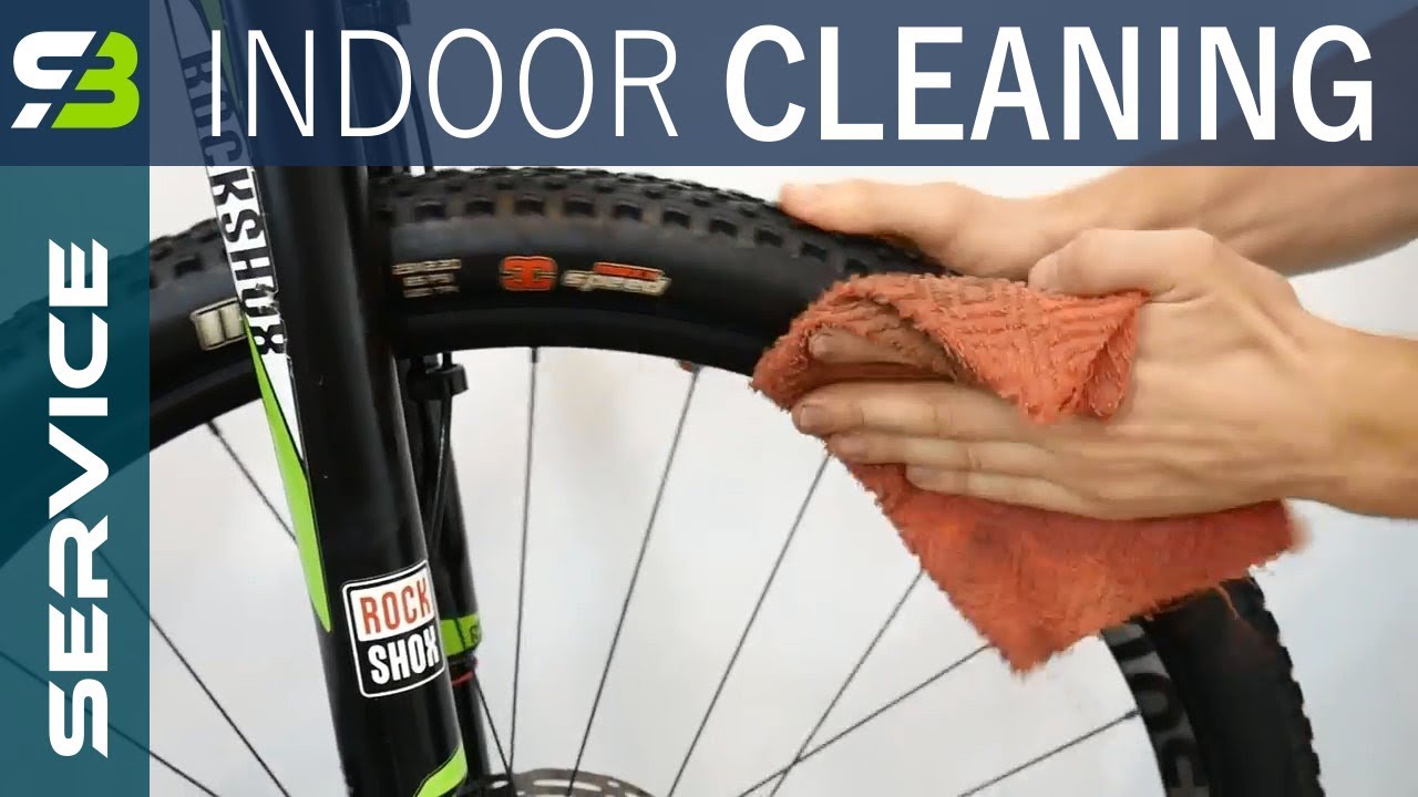 How I Clean A Super Dirty Bike Indoors. Small Room And Some Tricks...