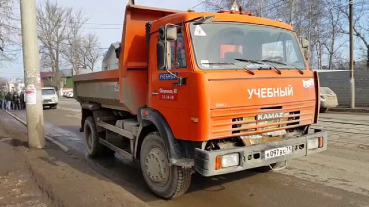 Камаз раздавил машину