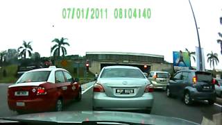 Malaysian Taxi Driver just likes to jump queue - part 2