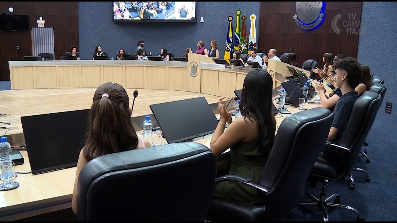 Estudantes tomam posse na 4ª Legislatura do projeto Câmara Mirim