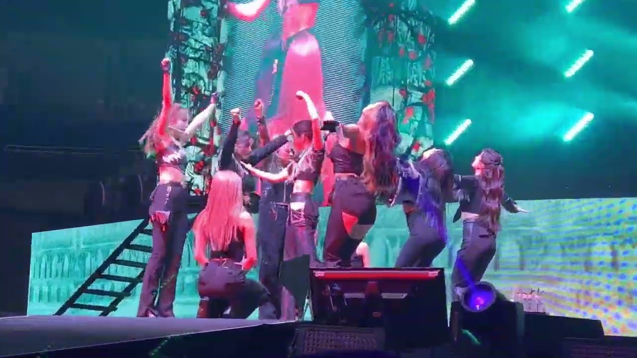 TWICE(트와이스) CRY FOR ME | 4th WORLD TOUR III | New York | Day 2 [FANCAM] 220227