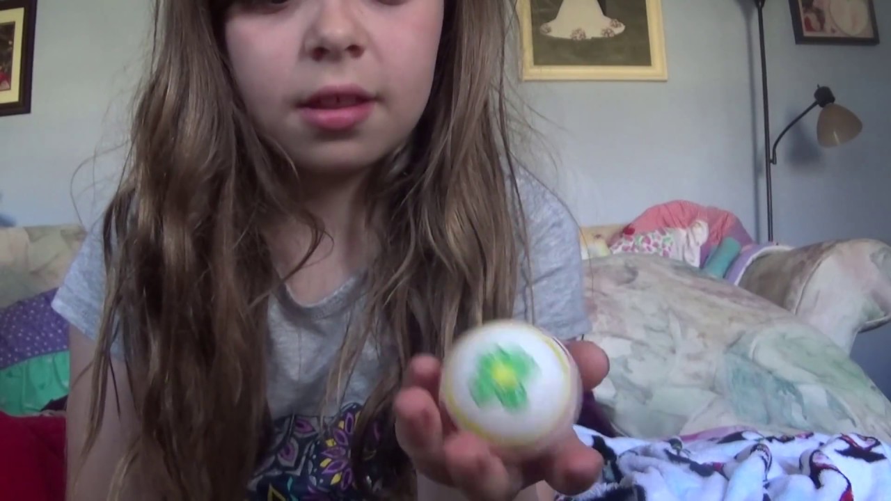 COLORING PLASTIC EGGS