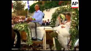UPDATE The son of the former king of Greece marries on a Greek island