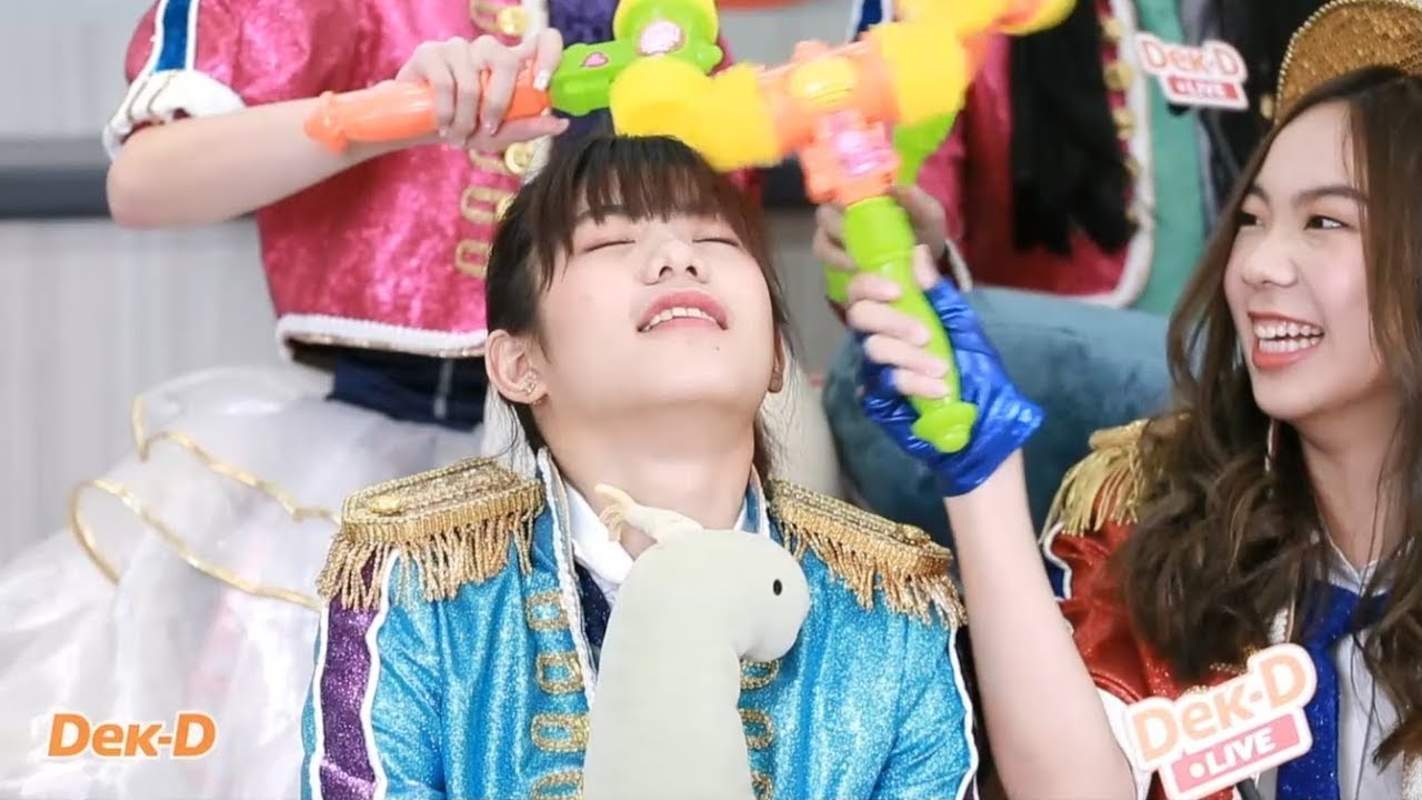 #BNK48 เล่นเกม #dekdLive ใครแพ้โดนตี!!!