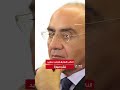 شتّان ما بين صورتين.. ما بين إيلي صعب وجينيفر لوبيز ونواب الحزب #بيروت_تايم