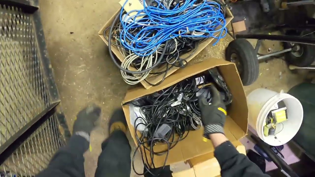 Подготовка телефонов для прямой трансляции и офисных телефонов.