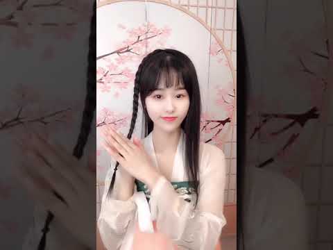 In China The Beautiful Hair Style Of Hanfu Is Practical And Simple 