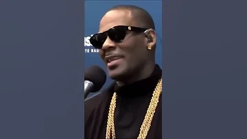 R. Kelly Singing your body’s calling live