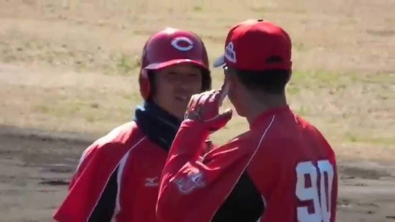 スイッチ挑戦中 カープ上本崇司 ヘルメットが西岡みたいに 15 日南キャンプ Youtube スイッチ挑戦中 カープ上本崇司 ヘルメットが西岡みたいに 15 日南キャンプ Youtube
