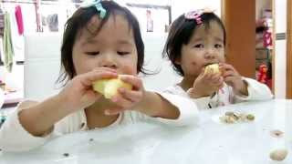 Aliza & Naomi 2015012102- 食蘋果和開心果
