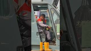 Mr. Suradi, Sumitomo SC 700-5 piling crane operator