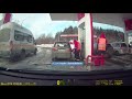 Сотрудники заправки Лукойл в Домодедово наливают себе бензин