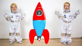 Gaby And Alex Pretend To Be An Astronauts And Goes To Explore Space