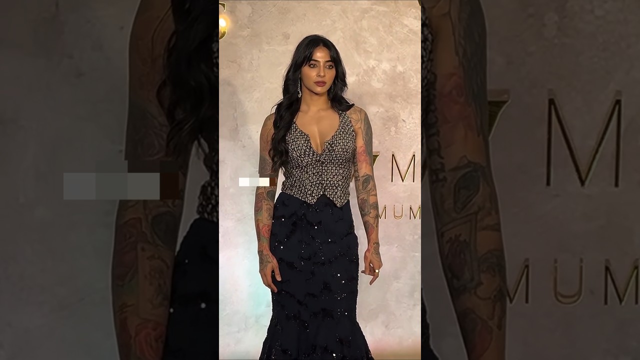 vj bani posing for the cams at an industry do