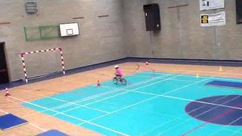 Sam et son vélo sans les petites roues ;-)