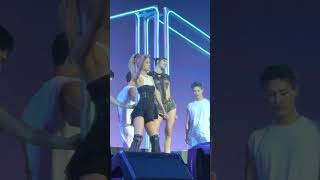 ROSÉ 'TYPA GIRL'  plus LISA 4K FANCAM (MELBOURNE CONCERT FANCAM)