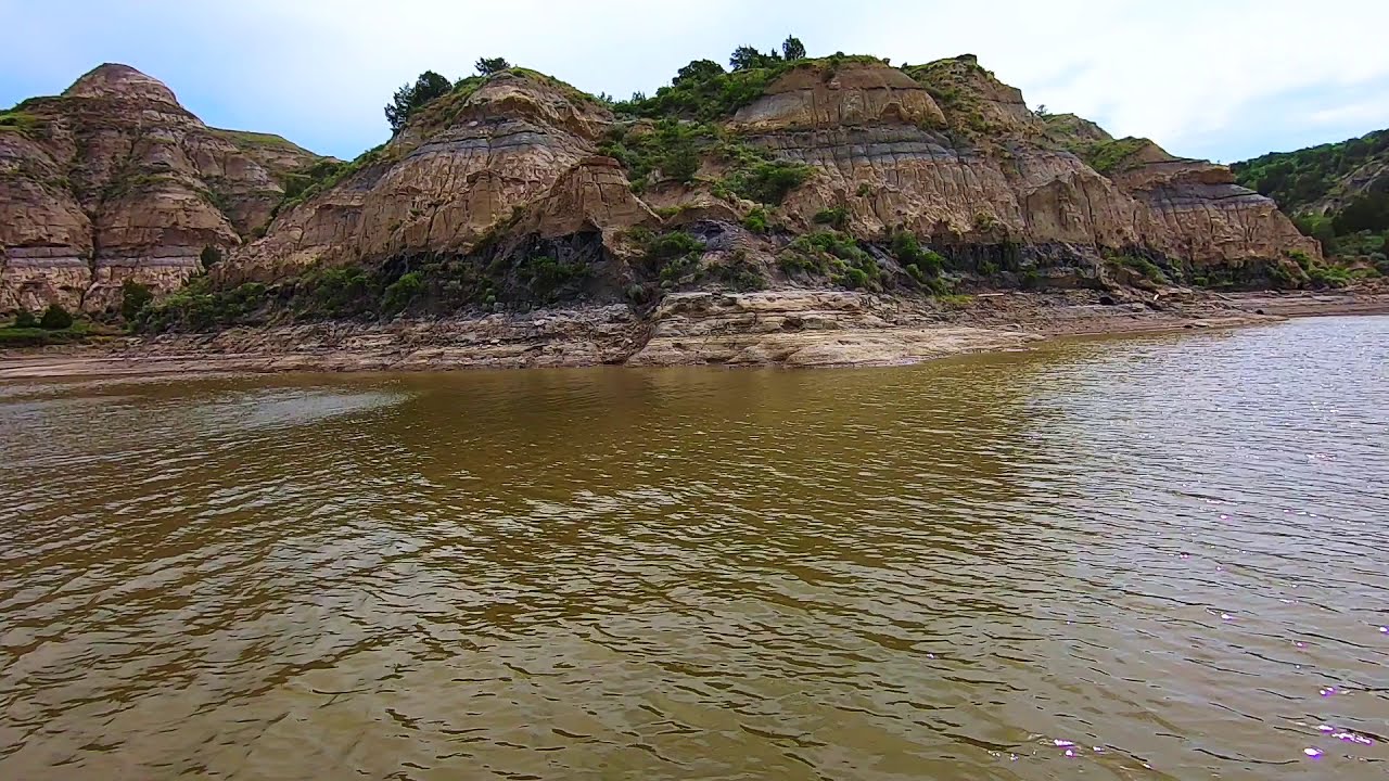 Short tour of a scenic Lake Sakakawea bay in the North Dakota badlands