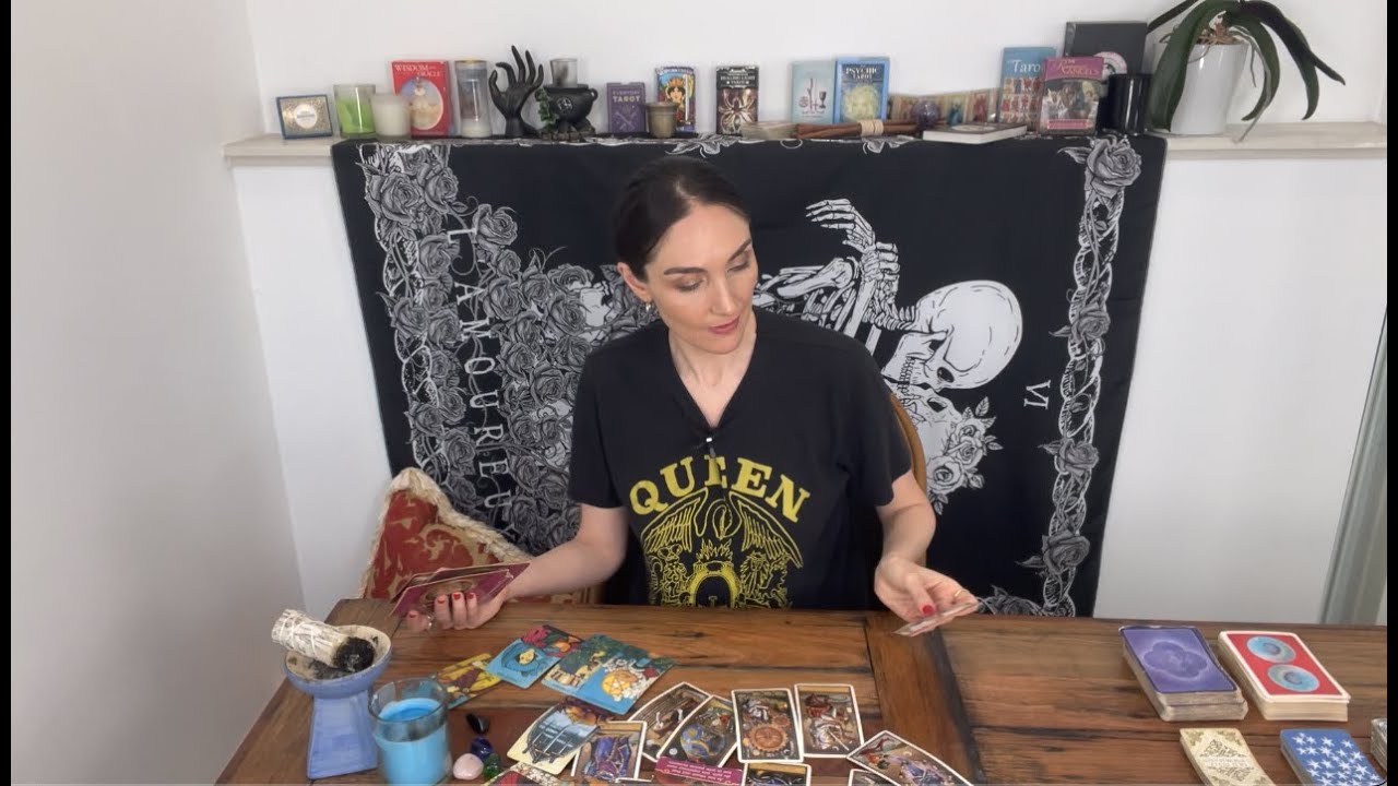 Aquarius Dec1-15. They wanna talk! There are regrets & they’re coming in with an offer. Decisions🤔❤️