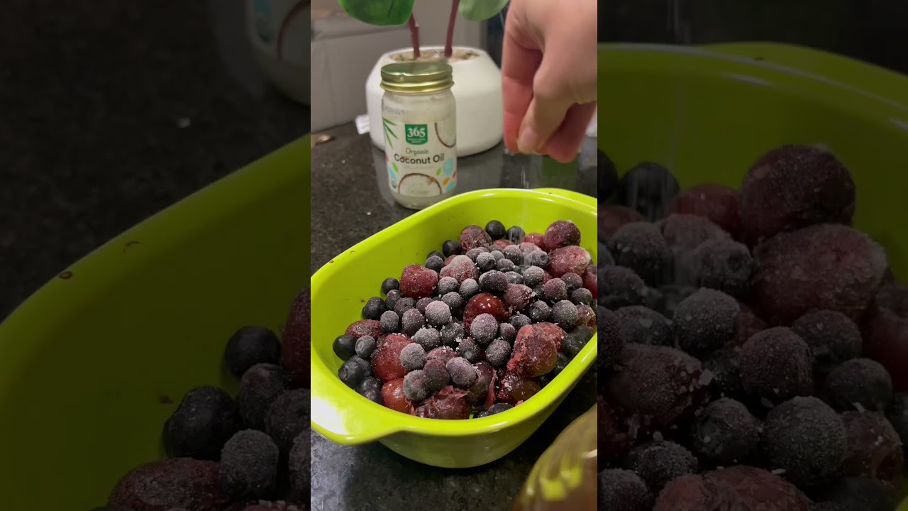 🍒 cherry crumble is my favorite last minute dessert 