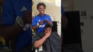 Jamal comeca a chorar apos receber o corte de cabelo R9