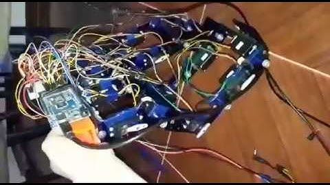 Fuzzy-sliding control for bipedal platform equilibrium: Video 1