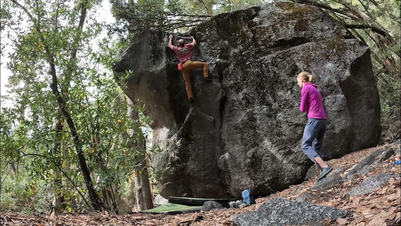 Yosemite Bouldering Indian Creek Area, Medicine Man Boulder, Double Decker (V2) YouTube