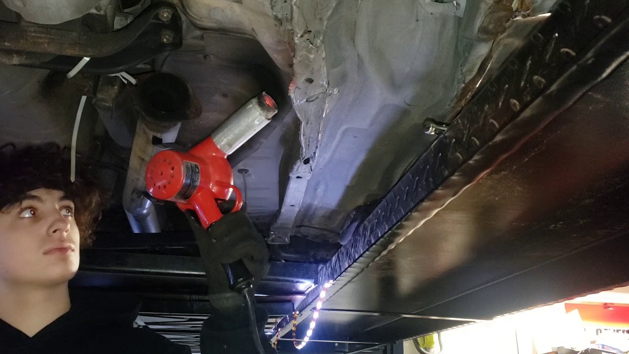 1991 Nissan R32 Skyline left front frame repair with DIY hydraulic frame straightener