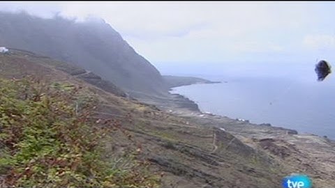 Fears of volcanic eruption in Canary Islands