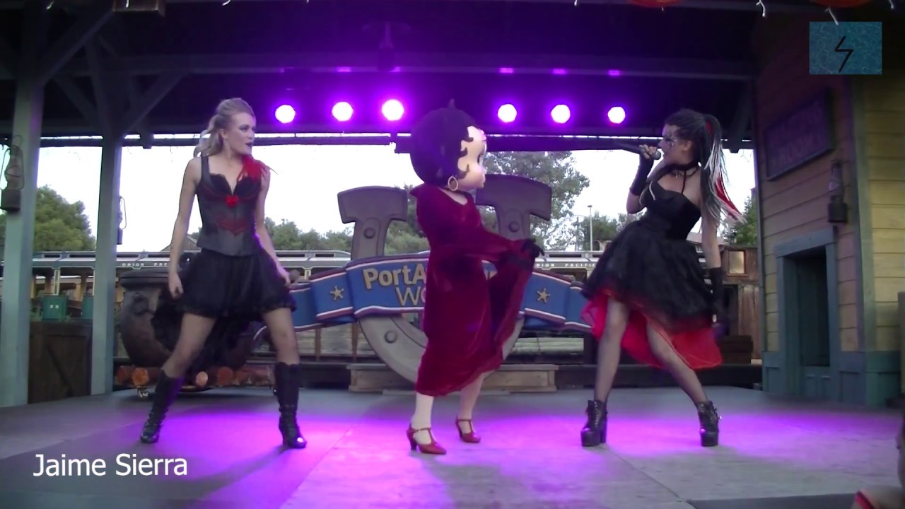 Ana & Sara Singers in Halloween 2018 - PortAventura World