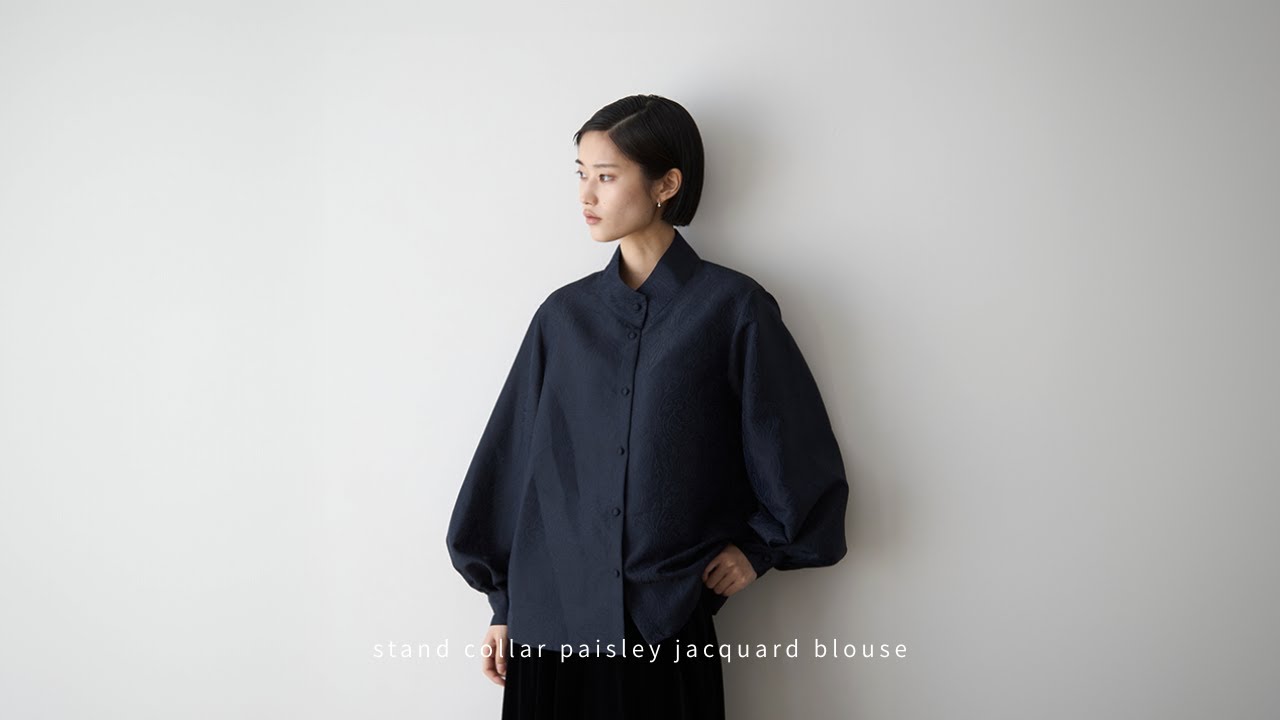 Simple is the hardest thing to do. | Stand collar paisley jacquard