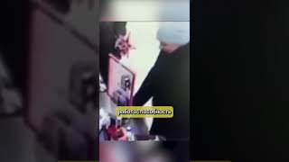 Мужчина с чужой кредиткой оплачивает дорогие покупки. #свежиеновости #мошеничество #shorts