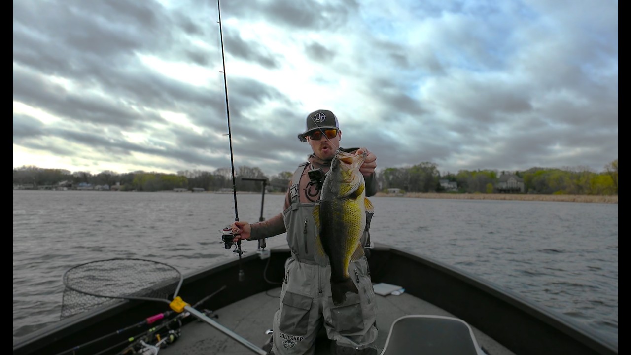 The 6 POUNDER – (April Minnesota Bass Fishing)