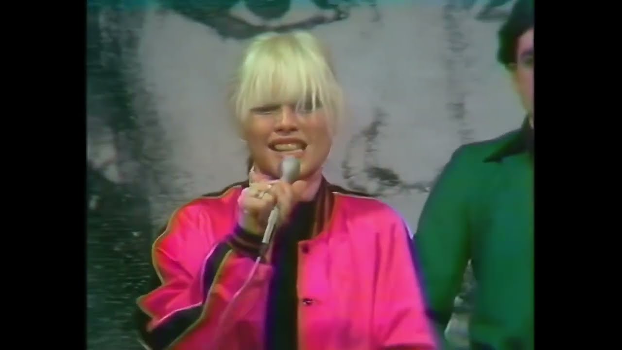 BLONDIE // 1976-06-17 Official Video HD - X Offender - YouTube