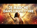 JE MARCHE DANS LA VICTOIRE Chant Gospel Prophétique Dansant Louange De Victoire 