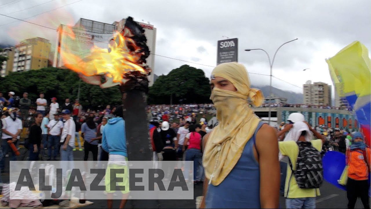 أزمة فنزويلا: الاحتجاجات المناهضة لمادورو تُلقي بظلالها على يوم القوات المسلحة