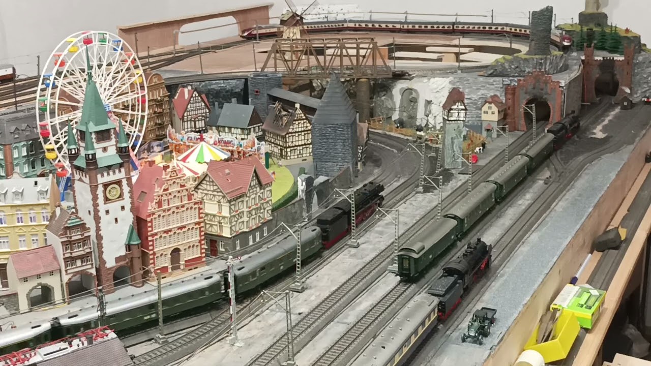 BR 01 MIT SOUND UND PERSONEN ZUG. BR 18, TEE...