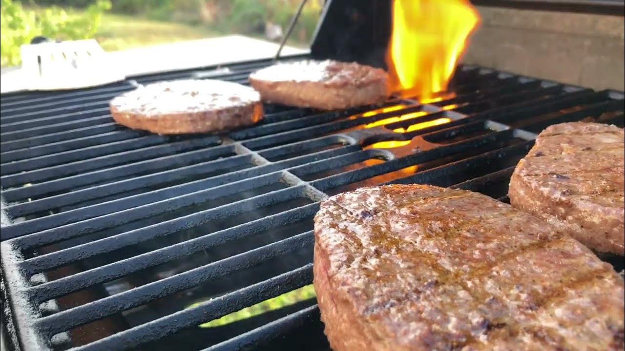 FLAMING BURGERS ON THE GAS GRILL hamburgers on the grill how to