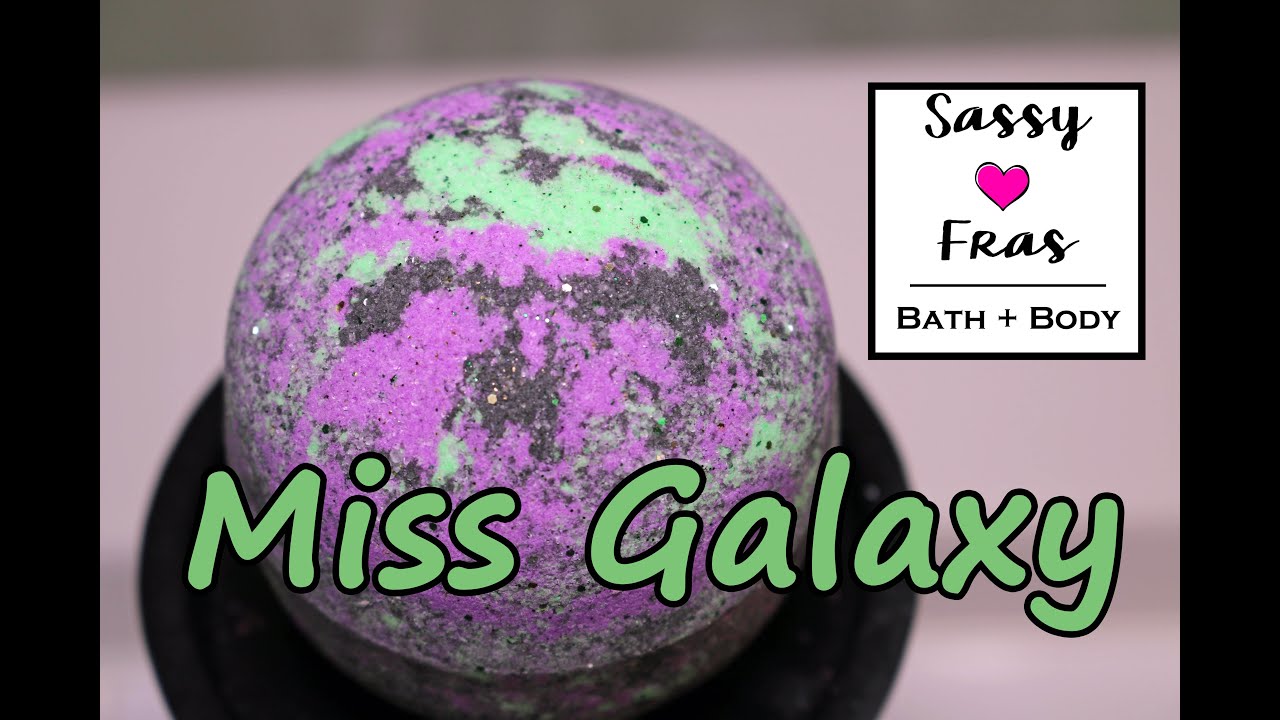 Sassy Fras Bath - Miss Galaxy Bath Bomb - Underwater View - Demo - Review from Lavish Bath Box