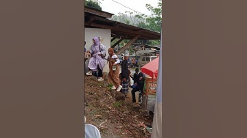 luarbiasa acara pernikahan tetap berjalan meski hujan ⁉️suasana yang khas di pedesaan #wedding